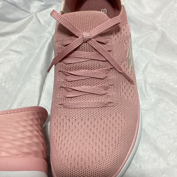 Skechers size 9 Wide fit Women's Pink “Perfect Set” Sneakers - Picture 3 of 11